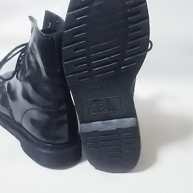 Dr.Martens(ドクターマーチン)の
限定希少オールブラック!ドクターマーチン高級レザー8ホールブーツ


 メンズの靴/シューズ(ブーツ)の商品写真