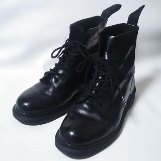 ドクターマーチン(Dr.Martens)の
限定希少オールブラック!ドクターマーチン高級レザー8ホールブーツ


(ブーツ)