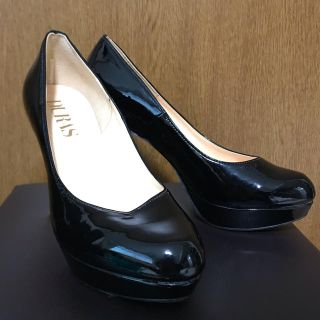 デュラス(DURAS)の【値下げ中】DURAS パンプス　24.5cm エナメル　ブラック(ハイヒール/パンプス)