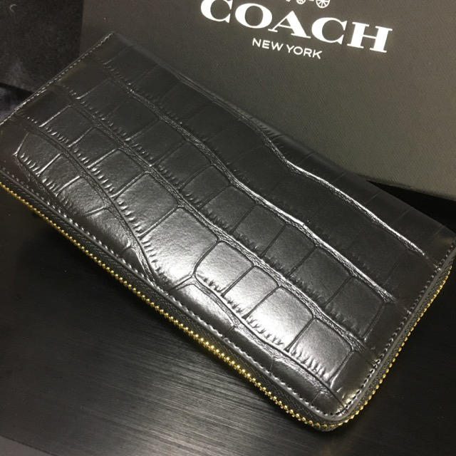 COACH(コーチ)のプレゼントにも❤️新品コーチ正規品ラウンドファスナー長財布 レディースのファッション小物(財布)の商品写真