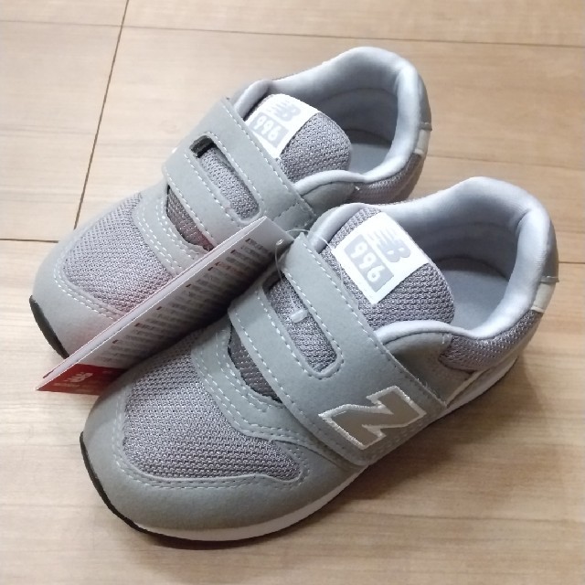 New Balance(ニューバランス)の箱なし ニューバランススニーカー IZ996 グレー 15.0cm キッズ/ベビー/マタニティのキッズ靴/シューズ(15cm~)(スニーカー)の商品写真