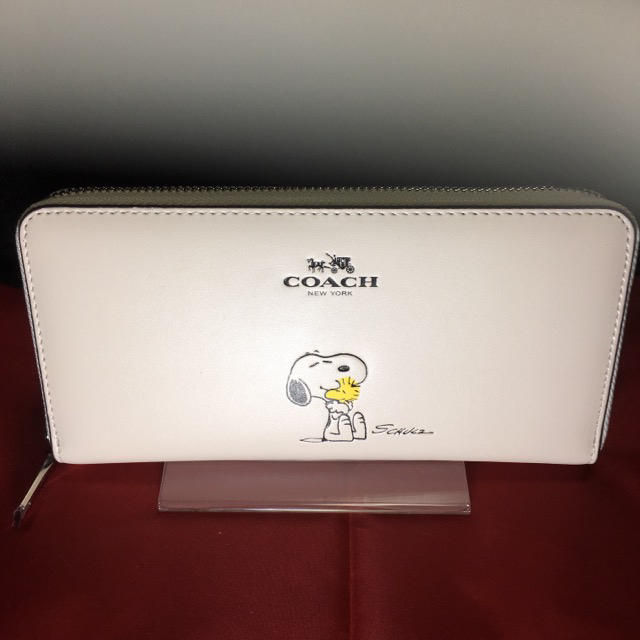 COACH(コーチ)のプレゼントにも❤️新品コーチ×スヌーピー正規品ラウンドファスナー長財布 レディースのファッション小物(財布)の商品写真