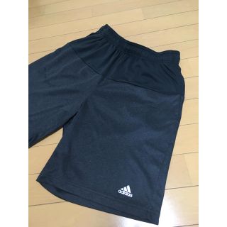 アディダス(adidas)の【格安】adidasハーフパンツ【激安】男性用グレー無地メンズ(ショートパンツ)