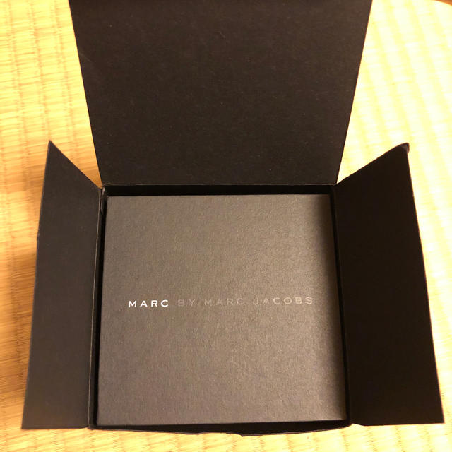 MARC BY MARC JACOBS(マークバイマークジェイコブス)の腕時計　ケース　空箱 レディースのファッション小物(腕時計)の商品写真