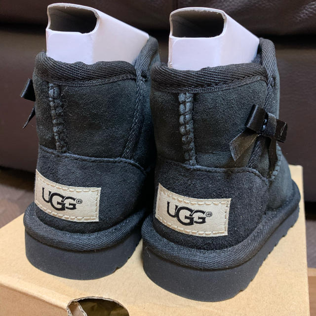 UGG(アグ)の最終価格　新品・未使用　UGGムートンブーツ　13.5cm  キッズ/ベビー/マタニティのベビー靴/シューズ(~14cm)(ブーツ)の商品写真