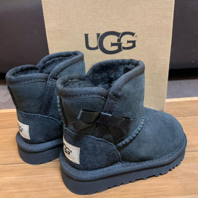 UGG(アグ)の最終価格　新品・未使用　UGGムートンブーツ　13.5cm  キッズ/ベビー/マタニティのベビー靴/シューズ(~14cm)(ブーツ)の商品写真