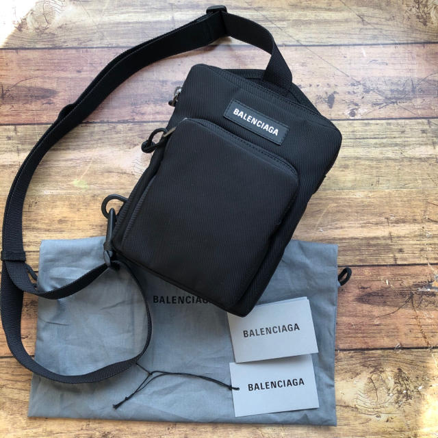 Balenciaga(バレンシアガ)の新品 バレンシアガ エクスプローラー ボティバッグ ブラック メンズのバッグ(ボディーバッグ)の商品写真