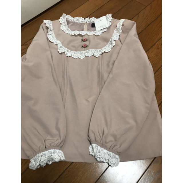 evelyn(エブリン)のevelyn ブラウス　タグ付き レディースのトップス(シャツ/ブラウス(長袖/七分))の商品写真