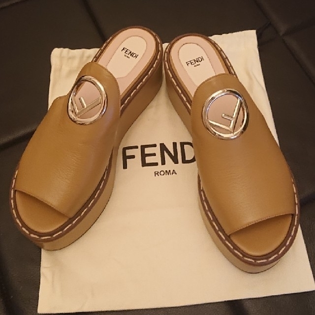 新品✨FENDIサンダル