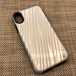 トゥミ(TUMI)の【TUMI】 iPhoneXケース メタリックシルバー(iPhoneケース)