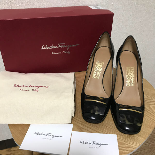 Salvatore Ferragamo(サルヴァトーレフェラガモ)のお値下げ！新品 未使用 サルバトーレフェラガモ パンプス レディースの靴/シューズ(ハイヒール/パンプス)の商品写真