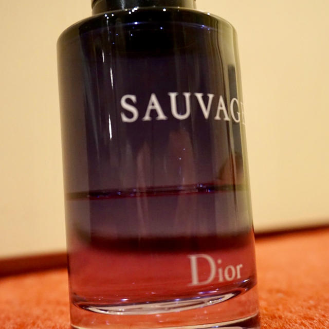 Dior(ディオール)のDior SAUVAGE 100ml クリスチャンディオール ソバージュ 香水 コスメ/美容の香水(香水(男性用))の商品写真