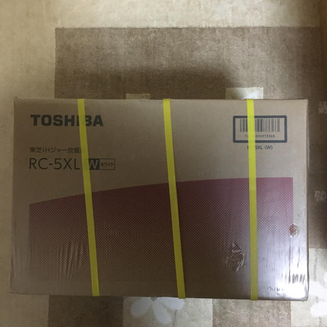 東芝(トウシバ)の【未開封】【送料無料】東芝 炊飯器RC-5XL-W スマホ/家電/カメラの調理家電(炊飯器)の商品写真