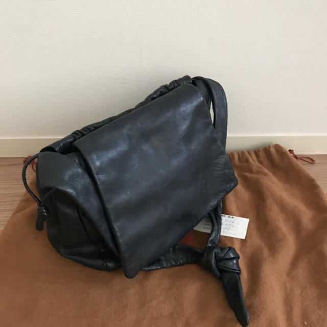 LOEWE(ロエベ)の美品　ロエベ   LOEWE ナッパレザー  ショルダーバッグ　肩掛け レディースのバッグ(ショルダーバッグ)の商品写真