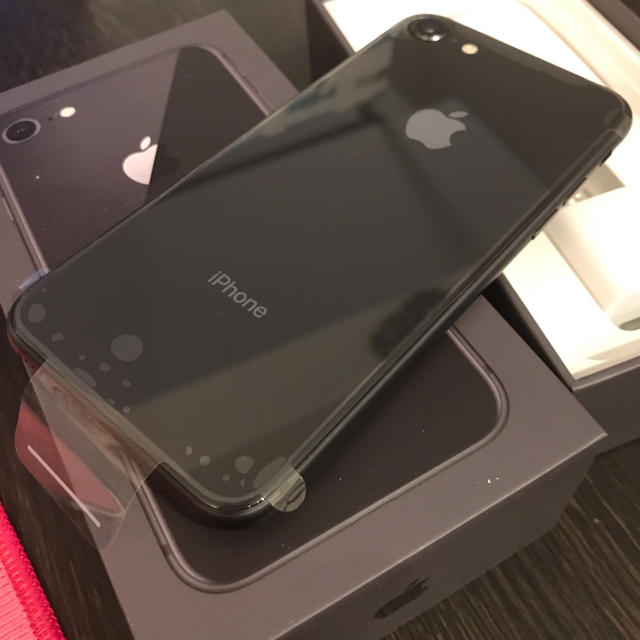 iPhone(アイフォーン)のiPhone 8 64GB スペースグレー simアンロック済み スマホ/家電/カメラのスマートフォン/携帯電話(スマートフォン本体)の商品写真