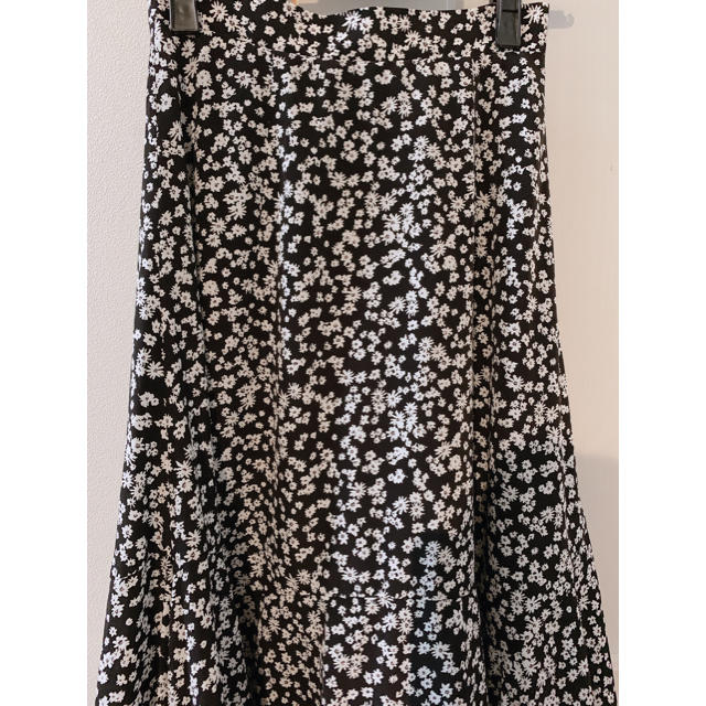 SNIDEL(スナイデル)のSNIDEL サテンプリントヘムスカート レディースのスカート(ロングスカート)の商品写真