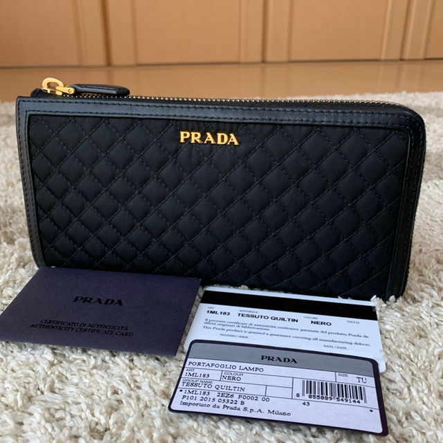 PRADA 長財布ラウンドファスナー