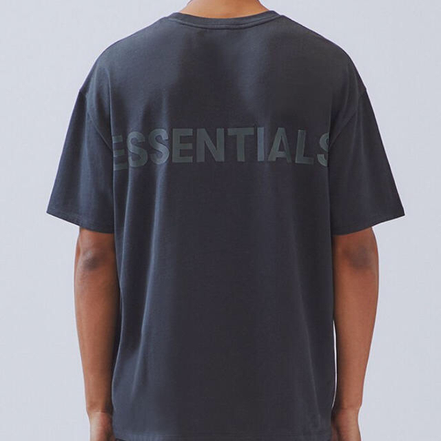 FEAR OF GOD(フィアオブゴッド)の新品　FOG ESSENTIALS BOXY T-SHIRT ブラック　Lサイズ メンズのトップス(Tシャツ/カットソー(半袖/袖なし))の商品写真