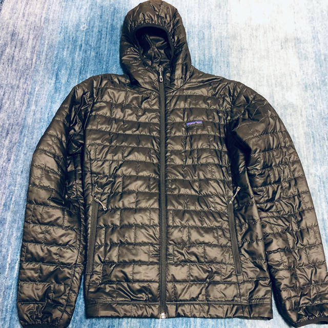 patagonia(パタゴニア)の美品 patagonia パタゴニア  メンズ・ナノ・パフ・フーディ M メンズのジャケット/アウター(ナイロンジャケット)の商品写真