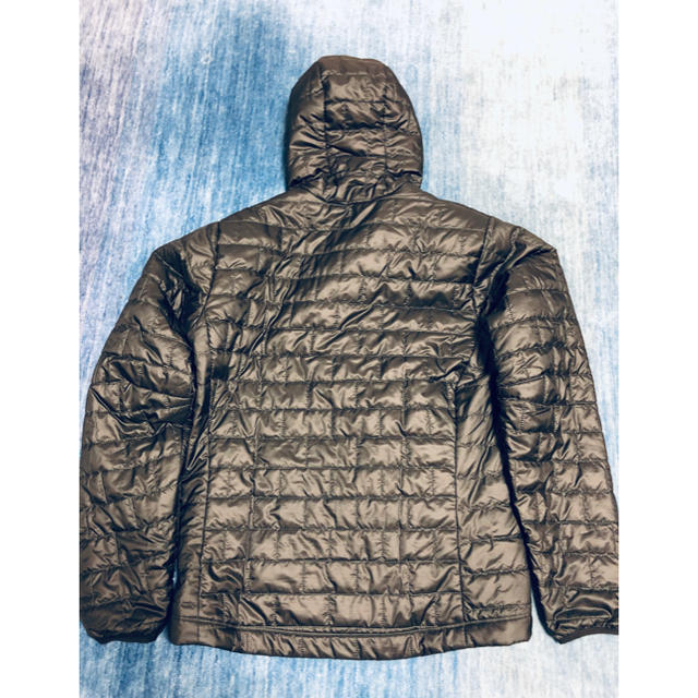 patagonia(パタゴニア)の美品 patagonia パタゴニア  メンズ・ナノ・パフ・フーディ M メンズのジャケット/アウター(ナイロンジャケット)の商品写真