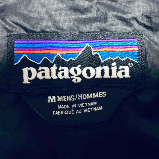 patagonia(パタゴニア)の美品 patagonia パタゴニア  メンズ・ナノ・パフ・フーディ M メンズのジャケット/アウター(ナイロンジャケット)の商品写真