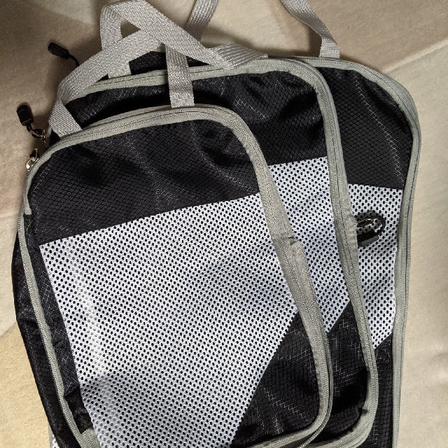 ももこさん　●セール●グレー　ボストンバッグ 旅行バッグ・　圧縮袋 メンズのバッグ(トラベルバッグ/スーツケース)の商品写真