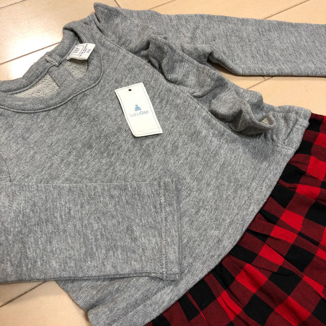 babyGAP(ベビーギャップ)の【新品タグ付】ベビーギャップ　ワンピース　チェック　グレー　90cm キッズ/ベビー/マタニティのキッズ服女の子用(90cm~)(ワンピース)の商品写真