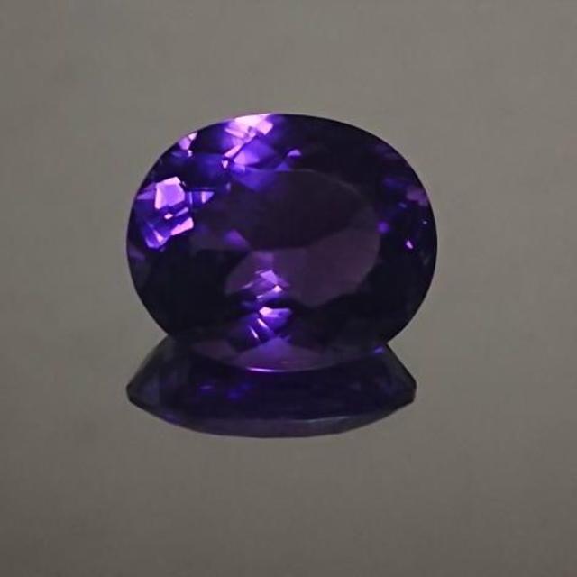 その他カラーチェンジアメジスト　22.5ｃｔ　　天然石　ルース