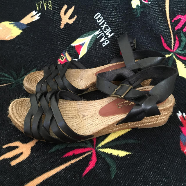 gaimo(ガイモ)のgaimo ローウェッジソールレザーサンダル レディースの靴/シューズ(サンダル)の商品写真