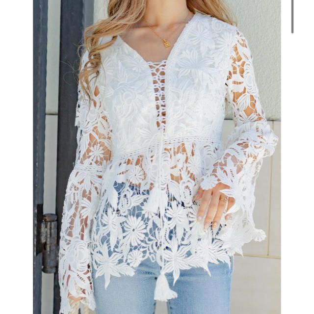 room306 CONTEMPORARY(ルームサンマルロクコンテンポラリー)のglamlips Lace Flare Cuff Tassel Tops  レディースのトップス(チュニック)の商品写真