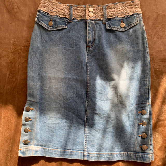 QTOP(キュートゥーピー)のフェミニンデニムスカート レディースのスカート(ひざ丈スカート)の商品写真
