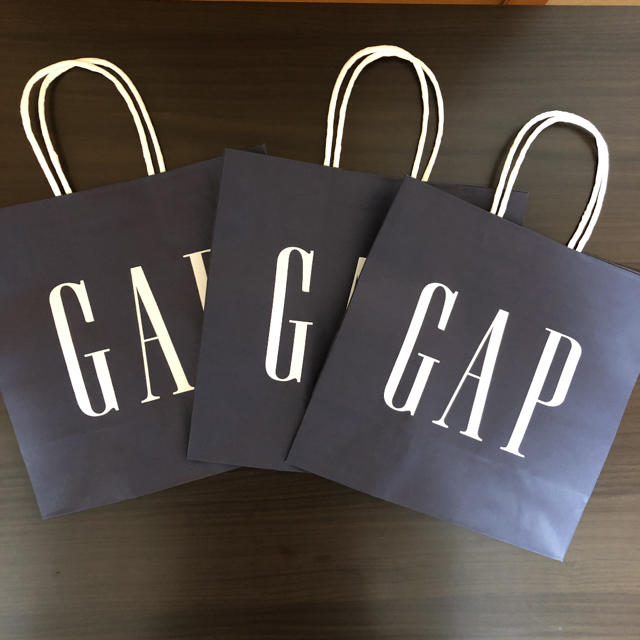 GAP(ギャップ)のGAPショップ袋３枚 レディースのバッグ(ショップ袋)の商品写真