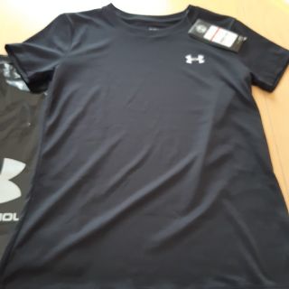 アンダーアーマー(UNDER ARMOUR)の新品♪半額アンダーアーマー　Tシャツ　ブラック　(Tシャツ(半袖/袖なし))