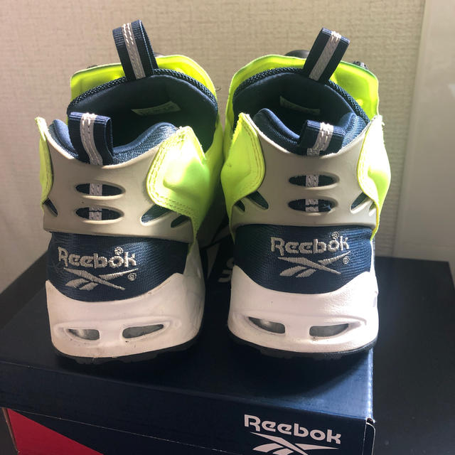 Reebok(リーボック)のreebok インスタ ポンプフューリー 26.0cm 紺色×黄緑 メンズの靴/シューズ(スニーカー)の商品写真