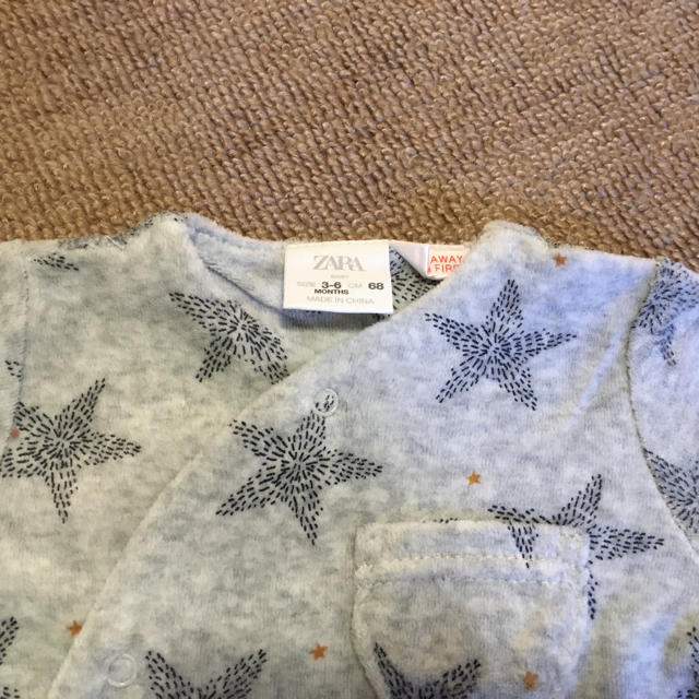 ZARA KIDS(ザラキッズ)のZara baby スター柄ベロアロンパース キッズ/ベビー/マタニティのベビー服(~85cm)(ロンパース)の商品写真