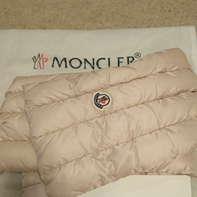 MONCLER(モンクレール)のMONCLER ダウン マフラー レディースのファッション小物(マフラー/ショール)の商品写真