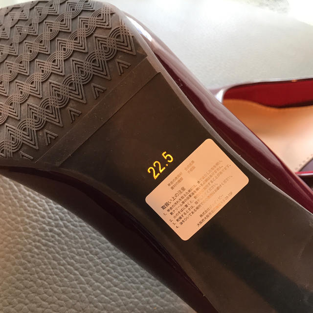 マルイブランド　ワインレッド　エナメルパンプス　22.5cm レディースの靴/シューズ(ハイヒール/パンプス)の商品写真