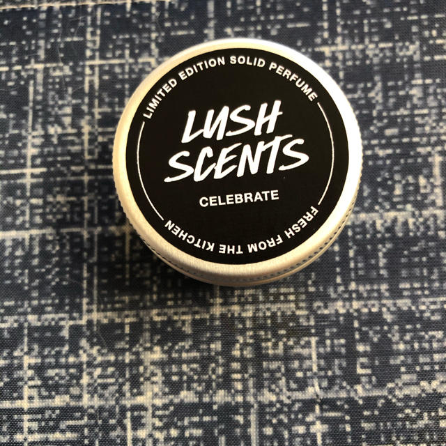 LUSH(ラッシュ)のLUSH ソリッドパフューム セレブレイト コスメ/美容の香水(香水(女性用))の商品写真