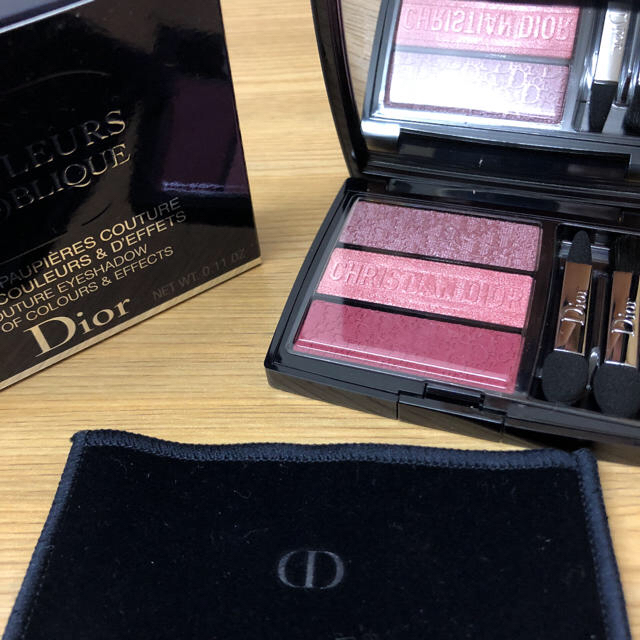 Dior(ディオール)のDior トリオブリックパレット853 ロージィキャンバスRosy Canvas コスメ/美容のベースメイク/化粧品(アイシャドウ)の商品写真