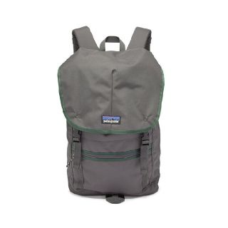 パタゴニア(patagonia)の新品未使用　パタゴニア　リュック　25L　グレー(リュック/バックパック)