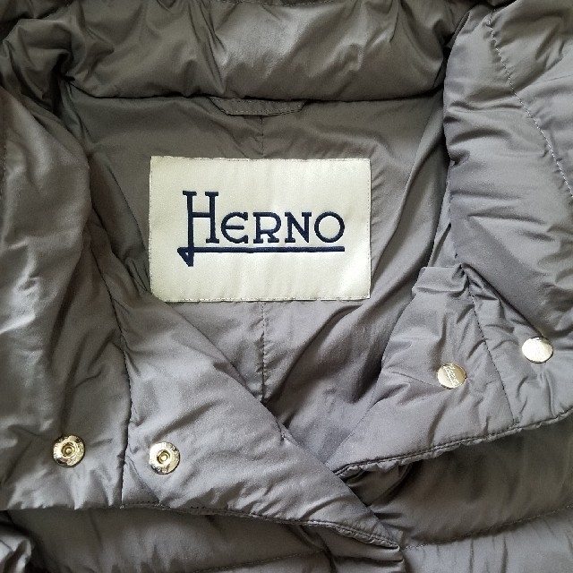 HERNO(ヘルノ)のHERNOレディースダウンコート レディースのジャケット/アウター(ダウンコート)の商品写真