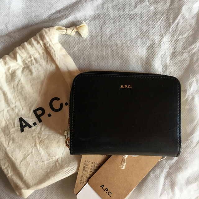 A.P.C - APC 二つ折り財布の通販 by とむのお店｜アーペーセーならラクマ