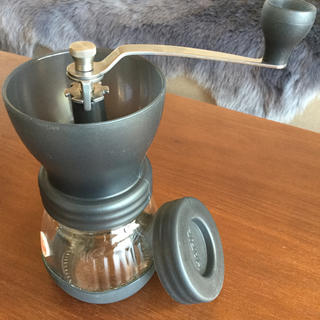 ハリオ(HARIO)の限定値下げ ハリオ コーヒーミル コーヒーグラインダー(電動式コーヒーミル)