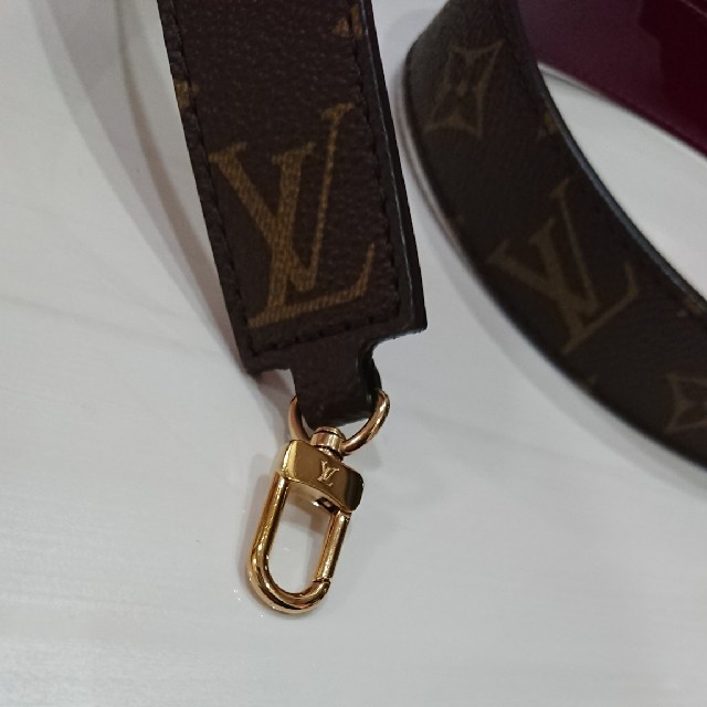 LOUIS VUITTON(ルイヴィトン)の【まー太郎様専用】新品 未使用】ルイヴィトン バッグ ショルダーストラップ  レディースのファッション小物(ベルト)の商品写真