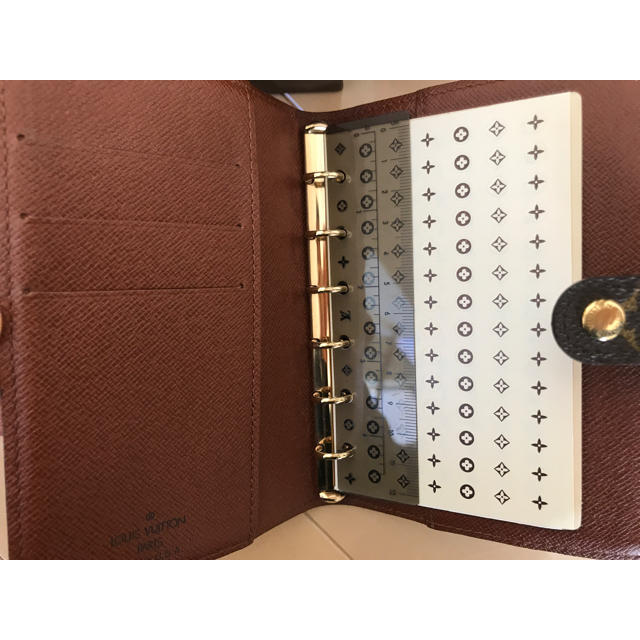 LOUIS VUITTON(ルイヴィトン)のLOUIS  VUITTON 手帳　箱内装定規シール付き　美品 レディースのファッション小物(その他)の商品写真