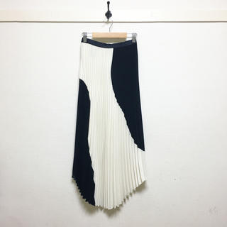 エイチアンドエム(H&M)のH&M❣️ラウンドカット　ロング丈　デザインプリーツスカート(ロングスカート)