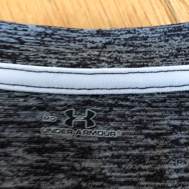 UNDER ARMOUR(アンダーアーマー)のコト様専用！　　　値下げしました！アンダーアーマー　黒TシャツsizeM メンズのトップス(Tシャツ/カットソー(半袖/袖なし))の商品写真