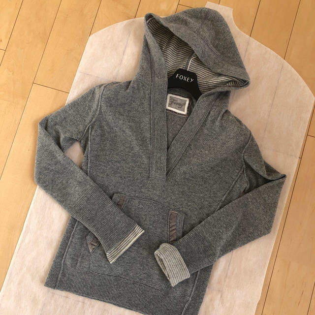 ご専用♡美品♡FOXEY ♡フード付きニット パーカー グレー 38 ご専用♡美品♡FOXEY ♡フード付きニット パーカー グレー 38