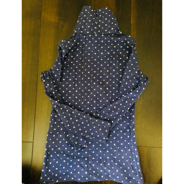 UNIQLO(ユニクロ)のUNIQLO kids 星柄タートルシャツ キッズ/ベビー/マタニティのキッズ服女の子用(90cm~)(Tシャツ/カットソー)の商品写真