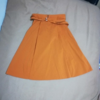 アンタイトル(UNTITLED)のオレンジスカート(ひざ丈スカート)
